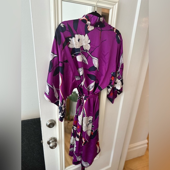 Natori Croisette 36 Wrap Kimona Robe (Small) - Picture 2 of 4